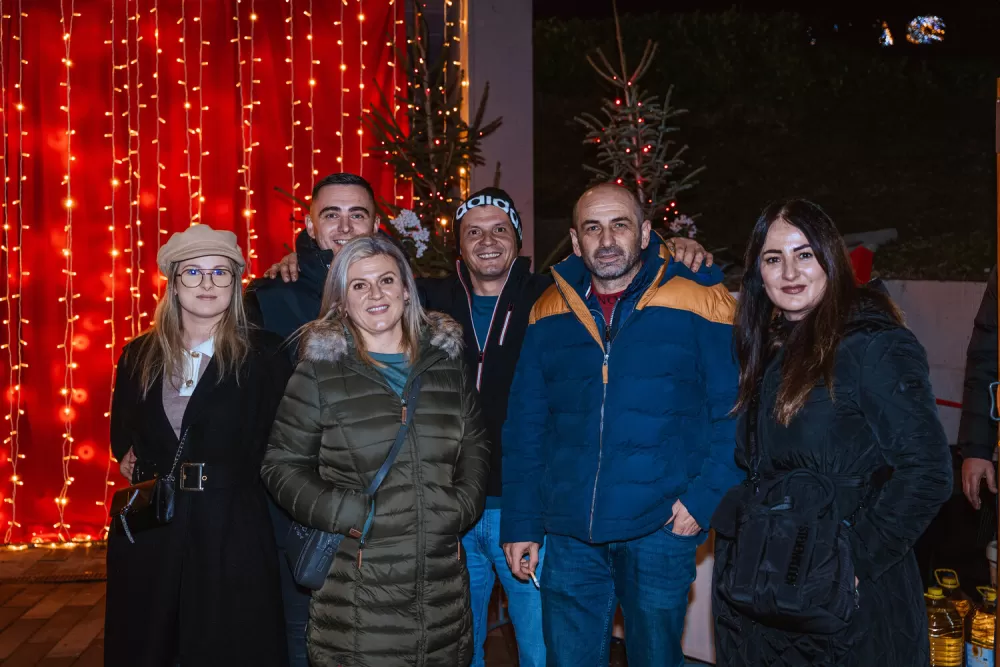 Blagdanska čarolija pod Zlatnim Papukom: Otvorena Ninina čarobna Shhhuma