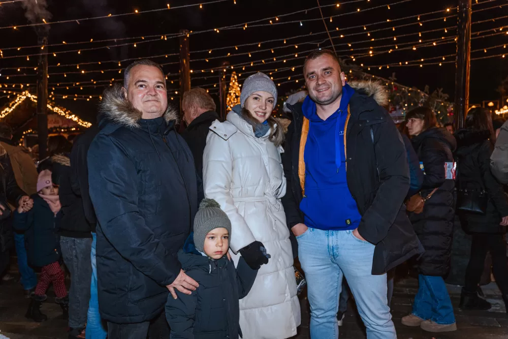 Blagdanska čarolija pod Zlatnim Papukom: Otvorena Ninina čarobna Shhhuma