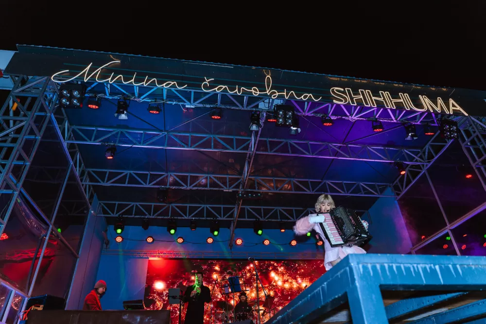 Blagdanska čarolija pod Zlatnim Papukom: Otvorena Ninina čarobna Shhhuma