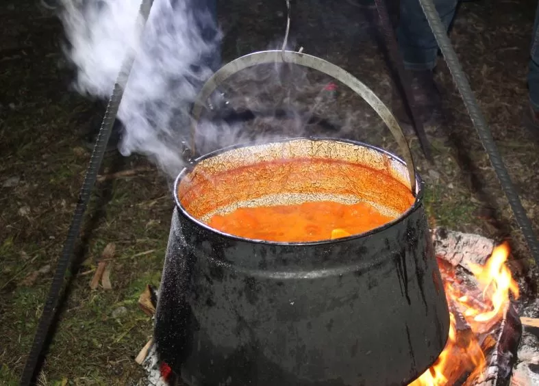 U Bećarskom šoru u znaku osoba „zlatne dobi“, ribiča i Tamburaškog sastava „Podrumski bećari”