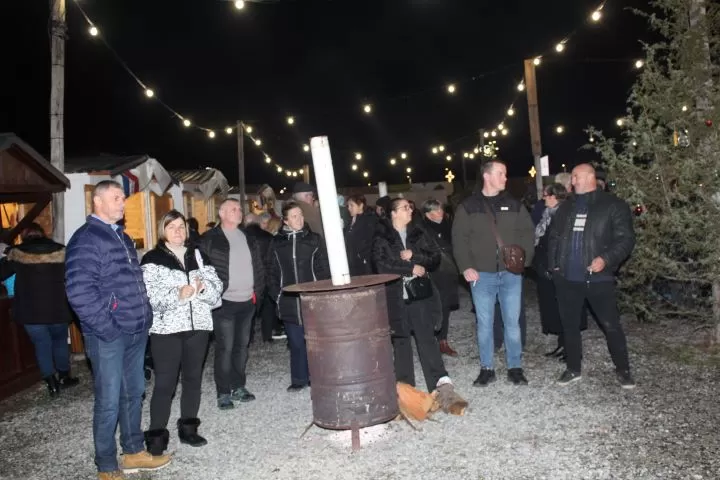 U Bećarskom šoru u znaku osoba „zlatne dobi“, ribiča i Tamburaškog sastava „Podrumski bećari”