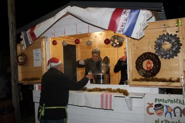 U Bećarskom šoru u znaku osoba „zlatne dobi“, ribiča i Tamburaškog sastava „Podrumski bećari”