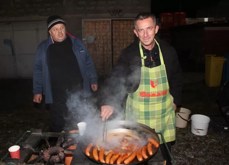 U Bećarskom šoru u znaku osoba „zlatne dobi“, ribiča i Tamburaškog sastava „Podrumski bećari”