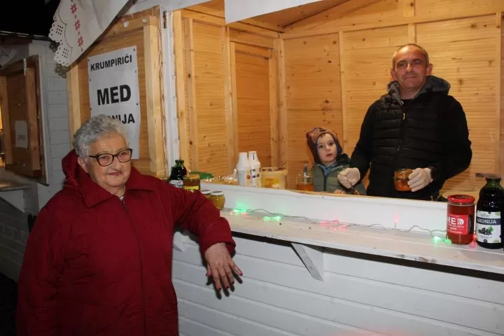 U Bećarskom šoru u znaku osoba „zlatne dobi“, ribiča i Tamburaškog sastava „Podrumski bećari”