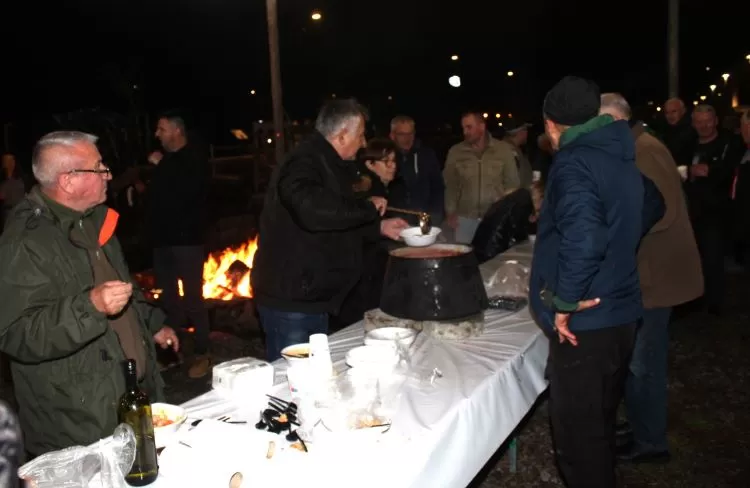 U Bećarskom šoru u znaku osoba „zlatne dobi“, ribiča i Tamburaškog sastava „Podrumski bećari”