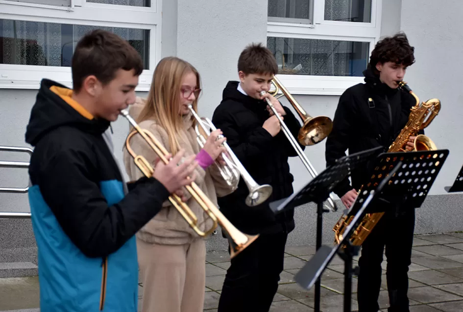 Bogat program i pokloni za najmlađe: Sveti Nikola razveselio mališane u Jakšiću 