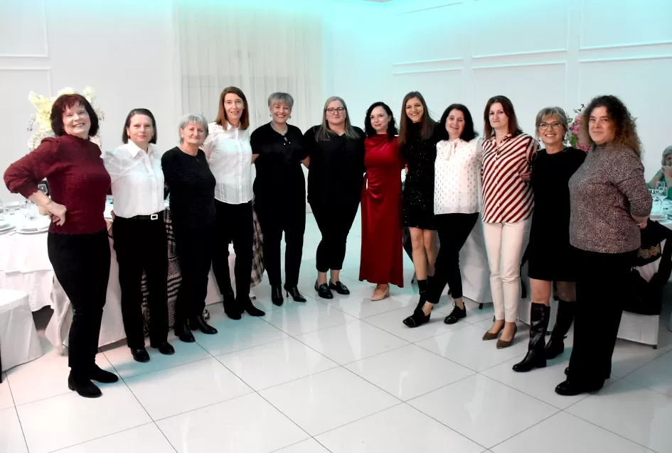 Plesna zabava u Gloriji unijela blagdanski duh u Požegu