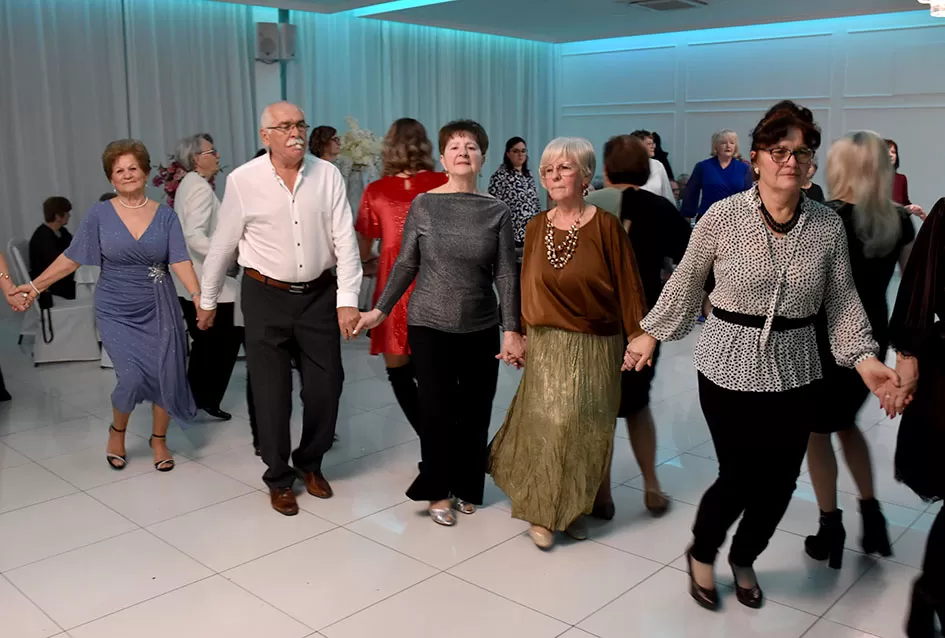Plesna zabava u Gloriji unijela blagdanski duh u Požegu