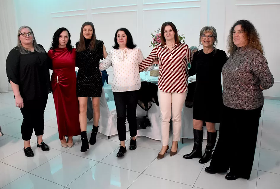 Plesna zabava u Gloriji unijela blagdanski duh u Požegu