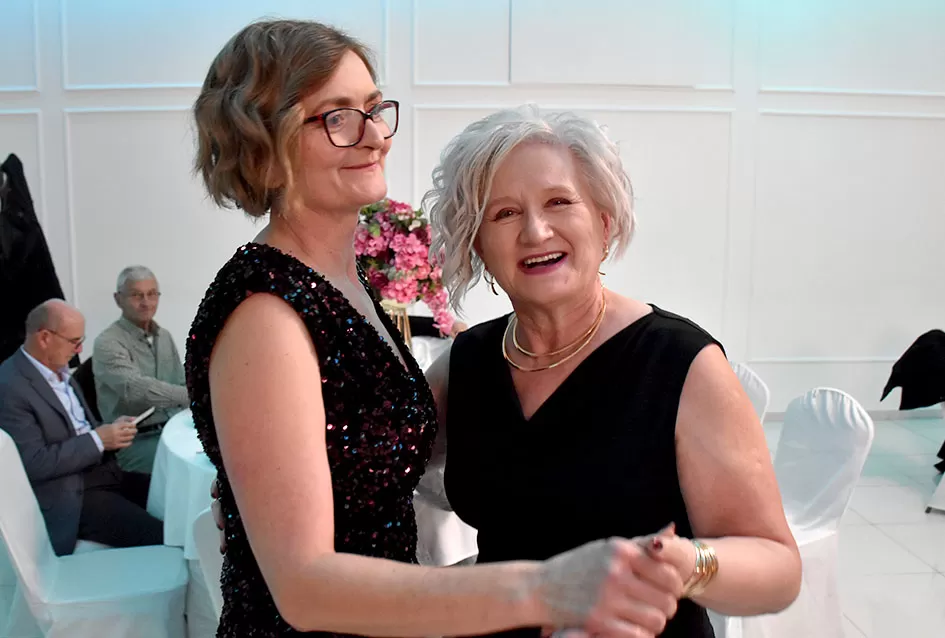 Plesna zabava u Gloriji unijela blagdanski duh u Požegu