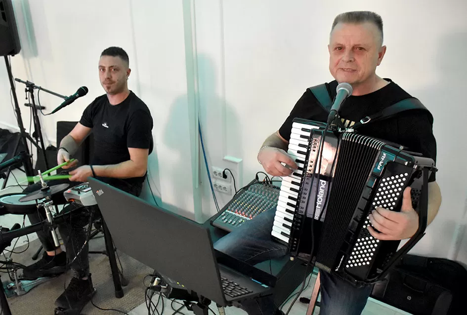 Plesna zabava u Gloriji unijela blagdanski duh u Požegu