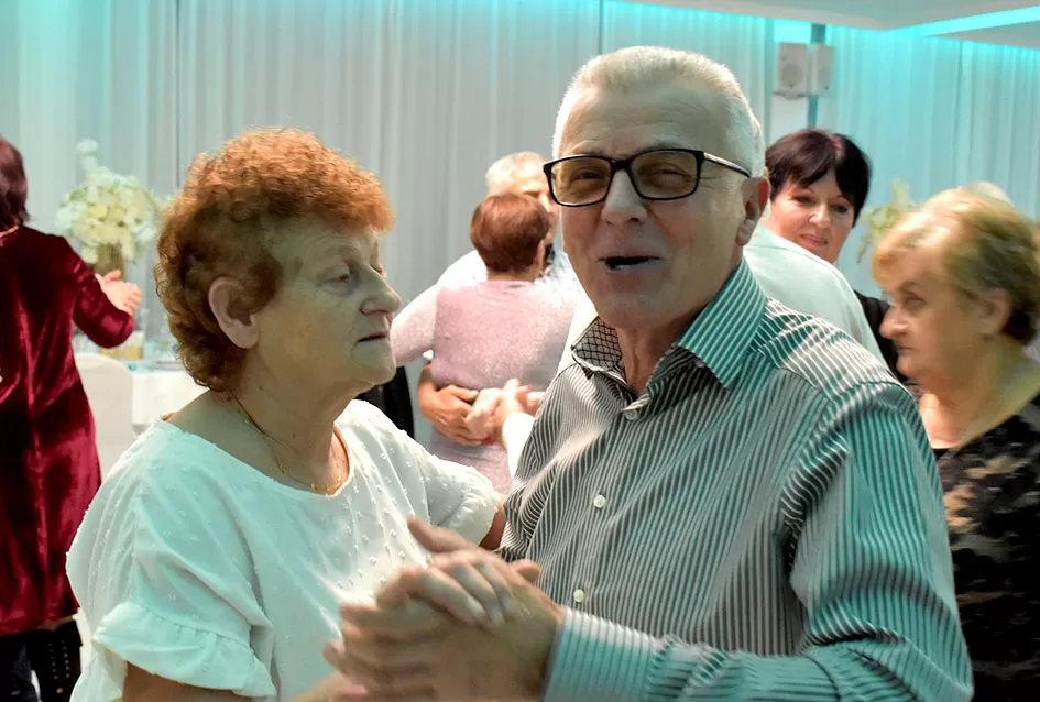 Plesna zabava u Gloriji unijela blagdanski duh u Požegu