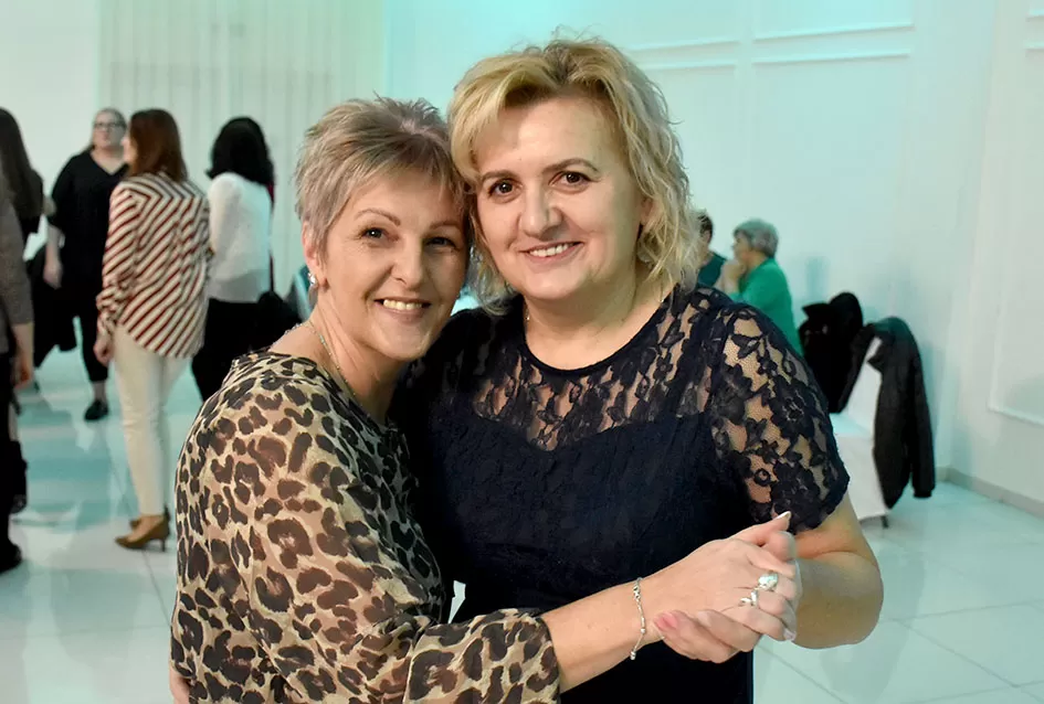 Plesna zabava u Gloriji unijela blagdanski duh u Požegu