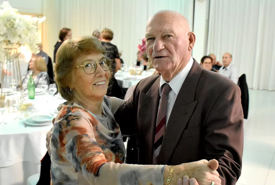 Plesna zabava u Gloriji unijela blagdanski duh u Požegu