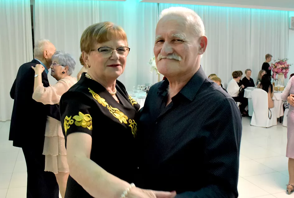 Plesna zabava u Gloriji unijela blagdanski duh u Požegu