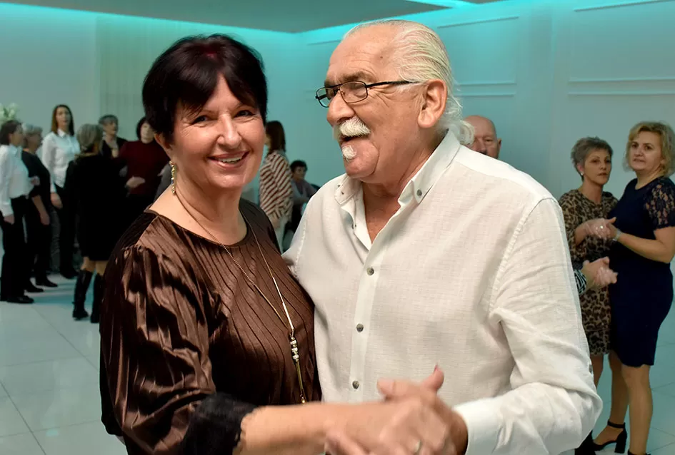 Plesna zabava u Gloriji unijela blagdanski duh u Požegu