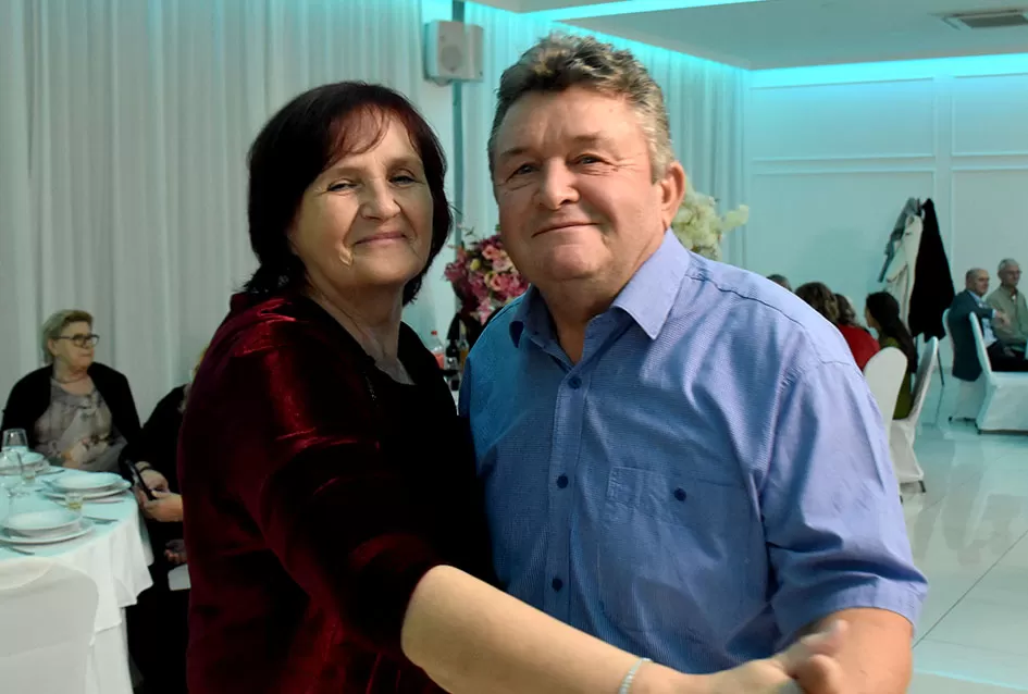 Plesna zabava u Gloriji unijela blagdanski duh u Požegu