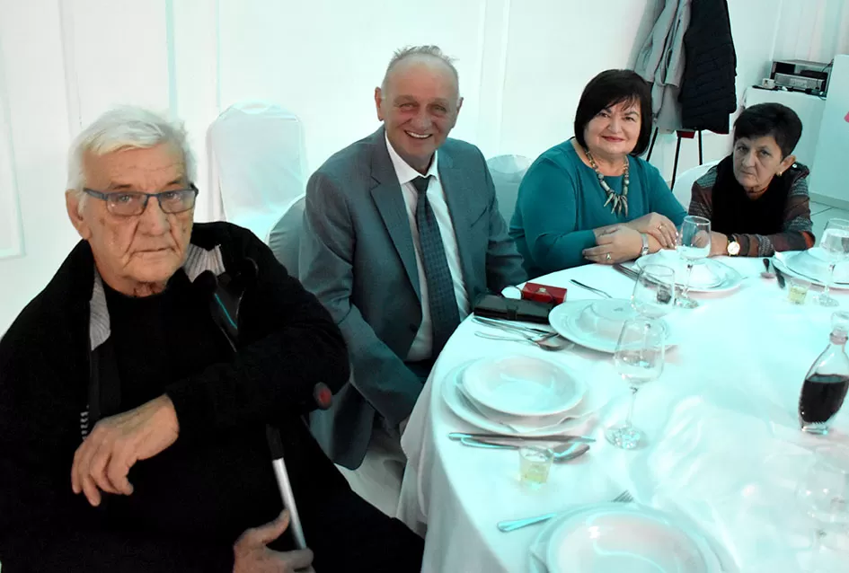 Plesna zabava u Gloriji unijela blagdanski duh u Požegu