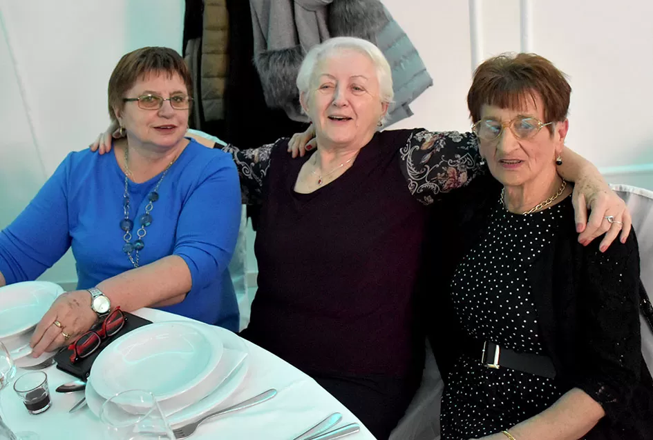 Plesna zabava u Gloriji unijela blagdanski duh u Požegu