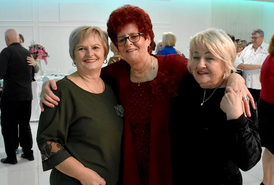 Plesna zabava u Gloriji unijela blagdanski duh u Požegu