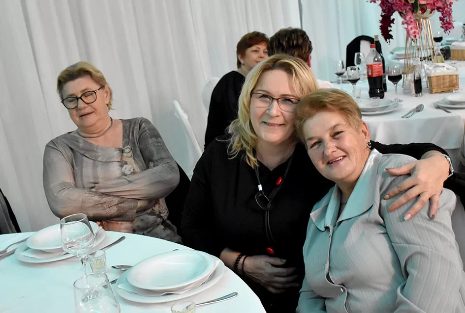 Plesna zabava u Gloriji unijela blagdanski duh u Požegu