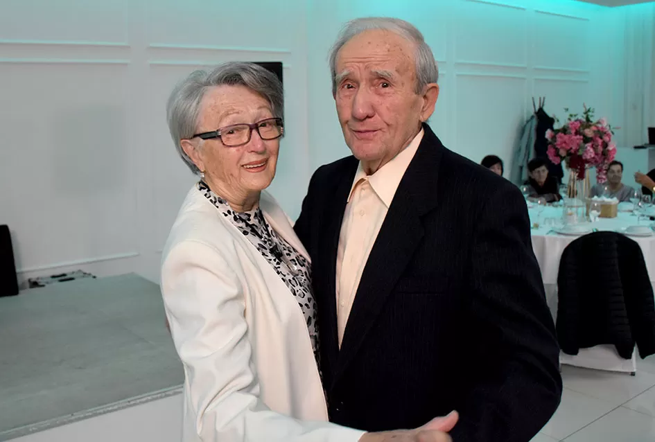 Plesna zabava u Gloriji unijela blagdanski duh u Požegu