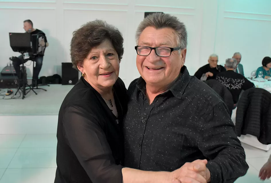 Plesna zabava u Gloriji unijela blagdanski duh u Požegu