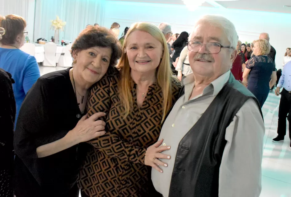 Plesna zabava u Gloriji unijela blagdanski duh u Požegu