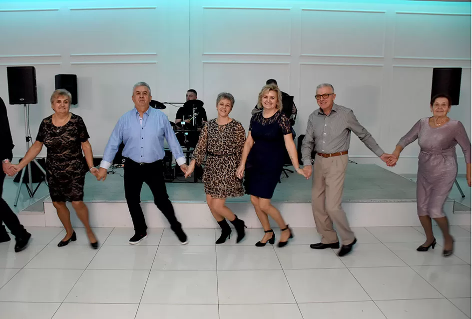 Plesna zabava u Gloriji unijela blagdanski duh u Požegu