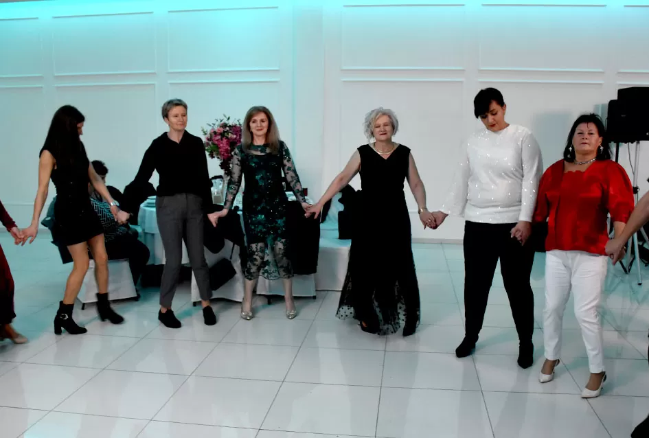 Plesna zabava u Gloriji unijela blagdanski duh u Požegu