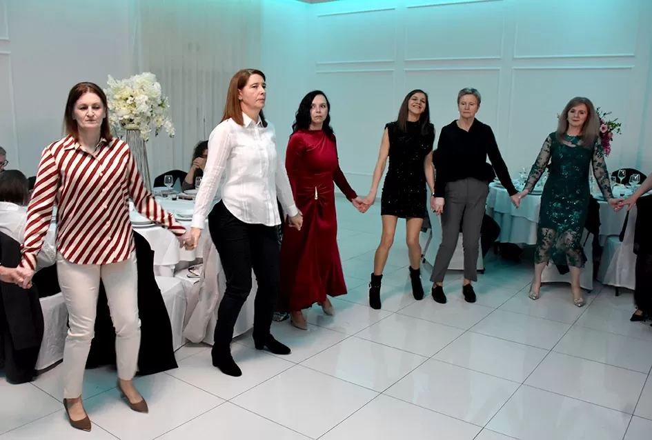 Plesna zabava u Gloriji unijela blagdanski duh u Požegu