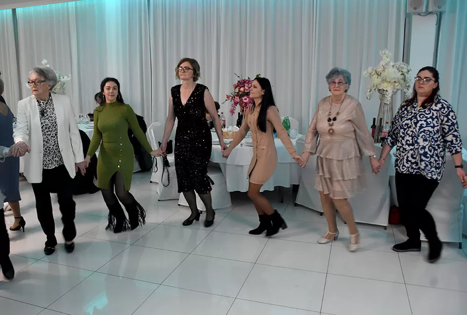 Plesna zabava u Gloriji unijela blagdanski duh u Požegu