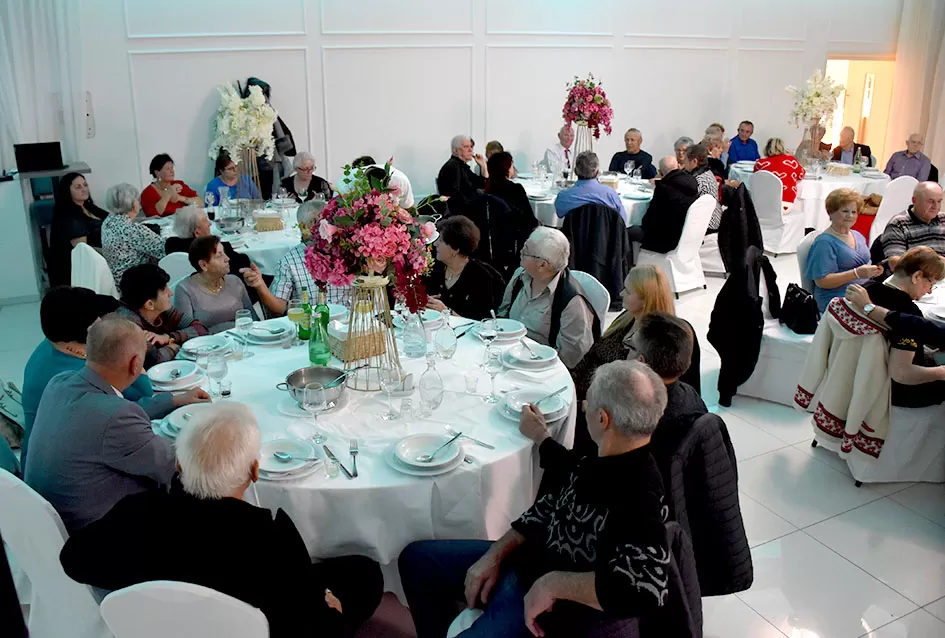 Plesna zabava u Gloriji unijela blagdanski duh u Požegu