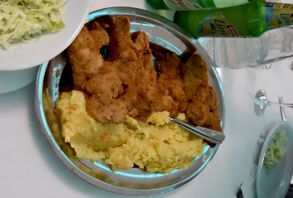 Plesna zabava u Gloriji unijela blagdanski duh u Požegu