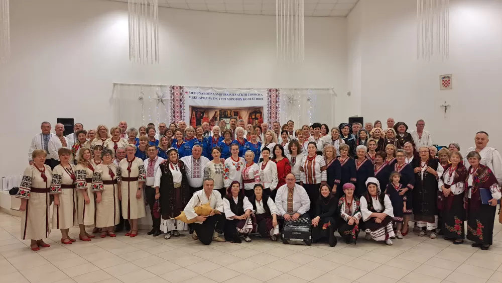 SB Online | 6. SMOTRA PJEVAČKIH ZBOROVA - Glazbena simbioza tradicije Ukrajinaca i Hrvata