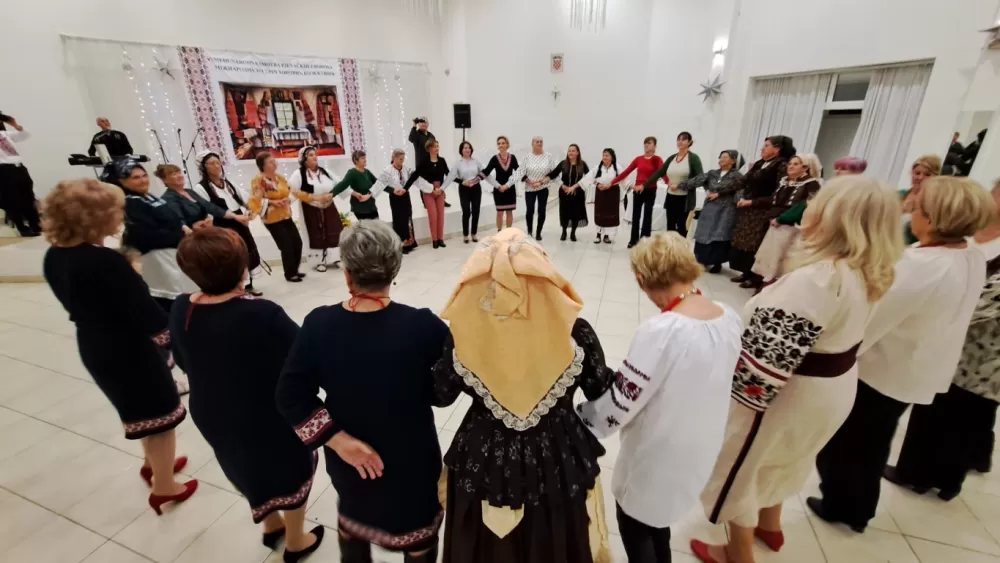 6. SMOTRA PJEVAČKIH ZBOROVA - Glazbena simbioza tradicije Ukrajinaca i Hrvata