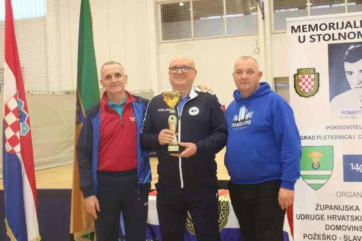 MEMORIJALNI STOLNOTENISKI TURNIR „ROBERT SESAR“: Ovogodišnji pobjednik ekipa „Halo 92“ iz Vinkovaca 