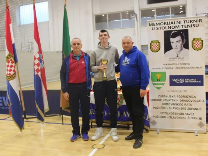 MEMORIJALNI STOLNOTENISKI TURNIR „ROBERT SESAR“: Ovogodišnji pobjednik ekipa „Halo 92“ iz Vinkovaca 