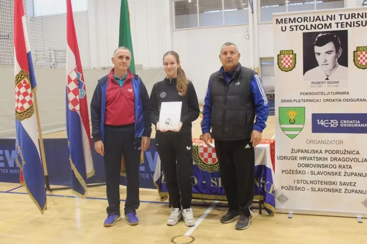 MEMORIJALNI STOLNOTENISKI TURNIR „ROBERT SESAR“: Ovogodišnji pobjednik ekipa „Halo 92“ iz Vinkovaca 