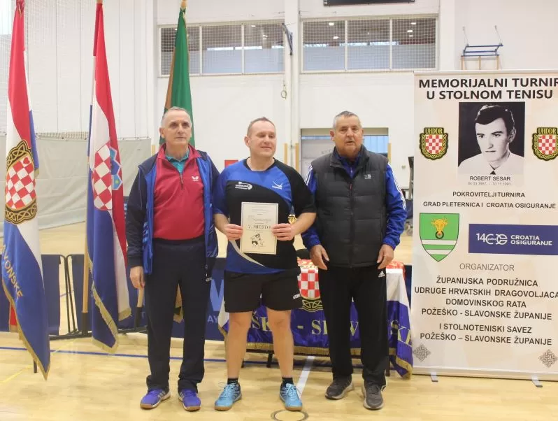 MEMORIJALNI STOLNOTENISKI TURNIR „ROBERT SESAR“: Ovogodišnji pobjednik ekipa „Halo 92“ iz Vinkovaca 
