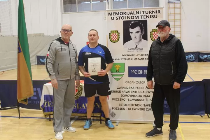 MEMORIJALNI STOLNOTENISKI TURNIR „ROBERT SESAR“: Ovogodišnji pobjednik ekipa „Halo 92“ iz Vinkovaca 