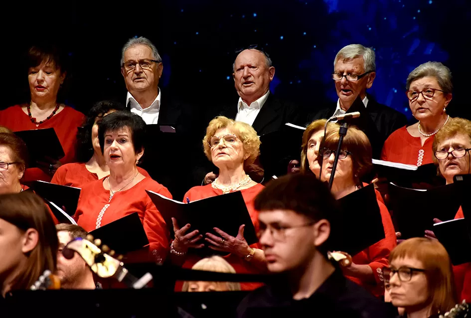 Požega.eu | Od Lisinskog do Južne Koreje: ʼVila Velebitaʼ i ʼSinovi Ataraʼ priredili nezaboravnu adventsku večer