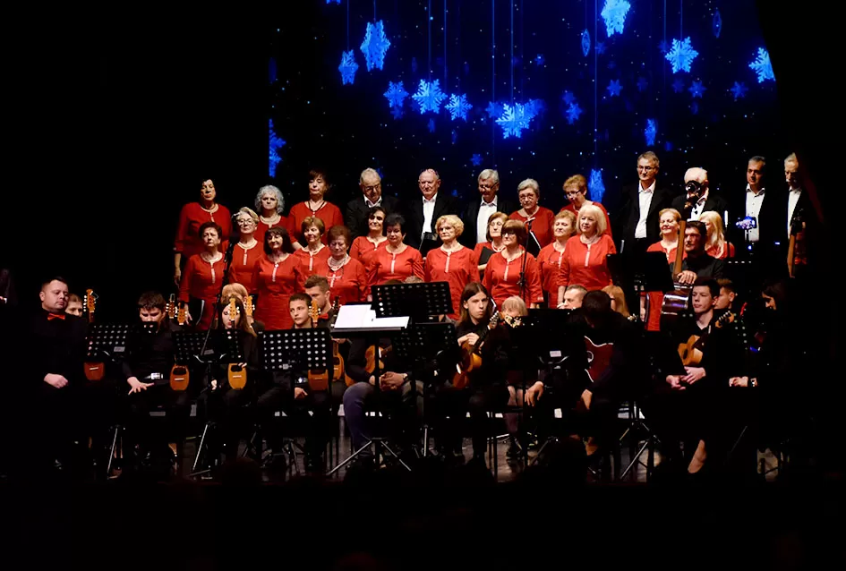 Od Lisinskog do Južne Koreje: ʼVila Velebitaʼ i ʼSinovi Ataraʼ priredili nezaboravnu adventsku večer