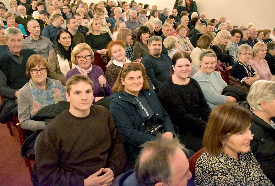 Od Lisinskog do Južne Koreje: ʼVila Velebitaʼ i ʼSinovi Ataraʼ priredili nezaboravnu adventsku večer