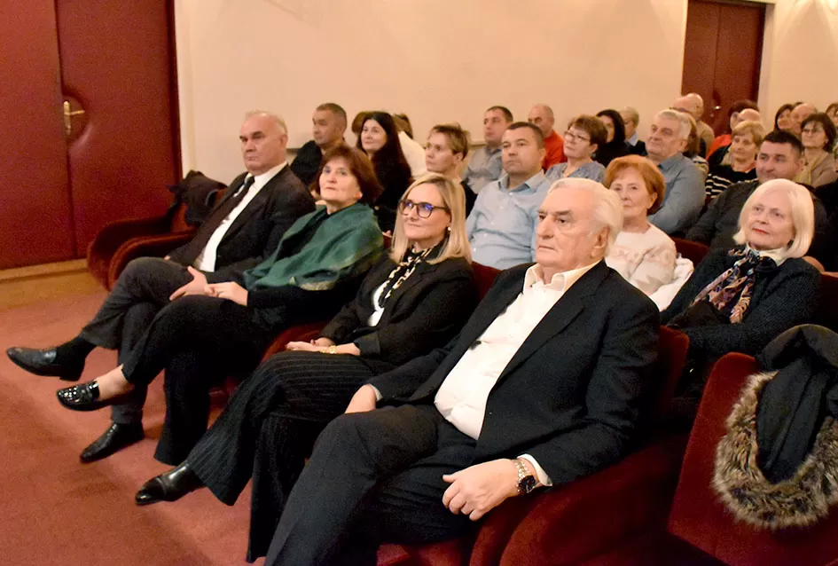 Od Lisinskog do Južne Koreje: ʼVila Velebitaʼ i ʼSinovi Ataraʼ priredili nezaboravnu adventsku večer