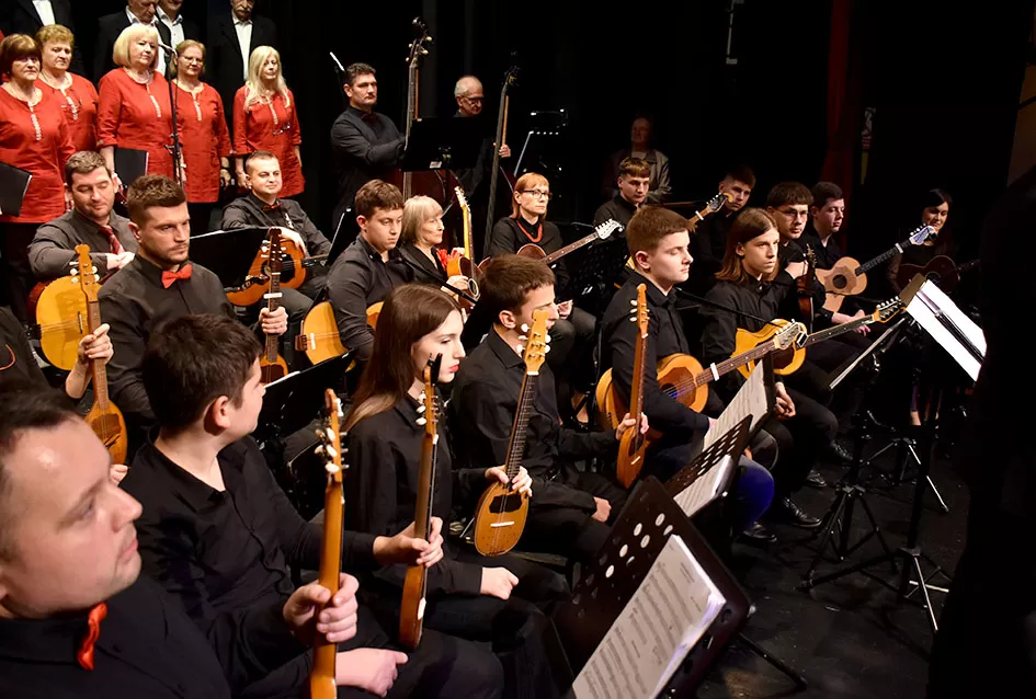 Od Lisinskog do Južne Koreje: ʼVila Velebitaʼ i ʼSinovi Ataraʼ priredili nezaboravnu adventsku večer