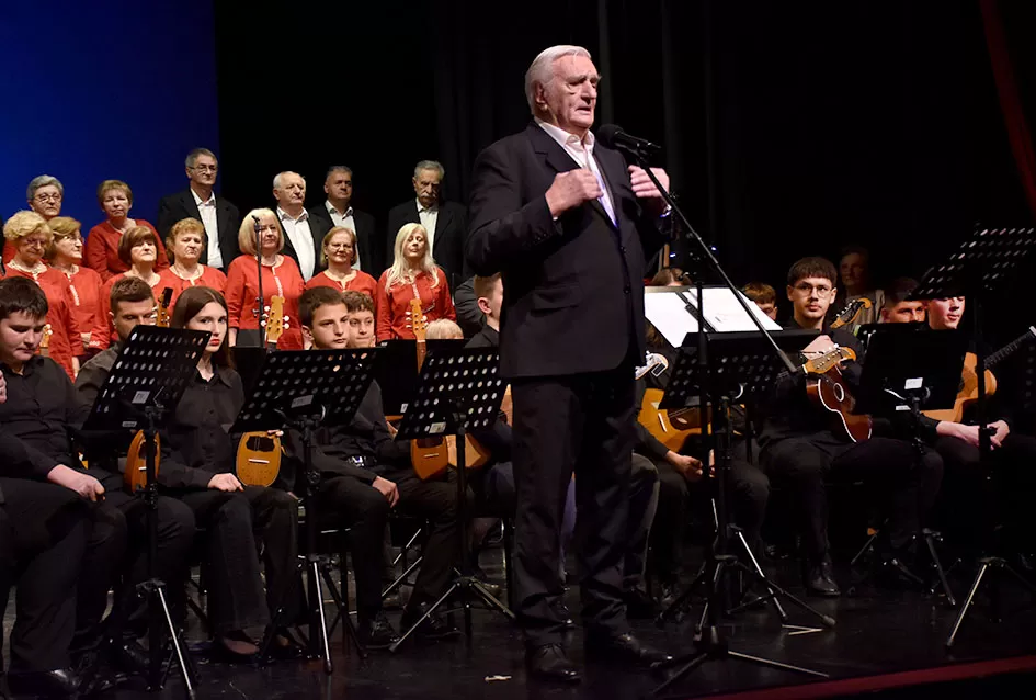 Od Lisinskog do Južne Koreje: ʼVila Velebitaʼ i ʼSinovi Ataraʼ priredili nezaboravnu adventsku večer