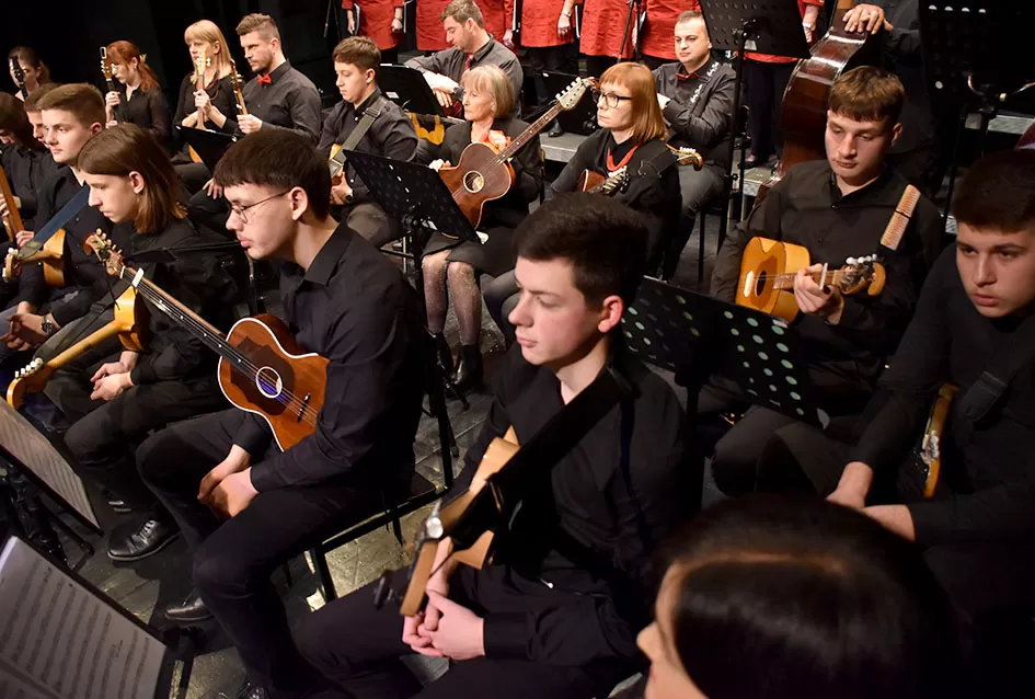 Od Lisinskog do Južne Koreje: ʼVila Velebitaʼ i ʼSinovi Ataraʼ priredili nezaboravnu adventsku večer