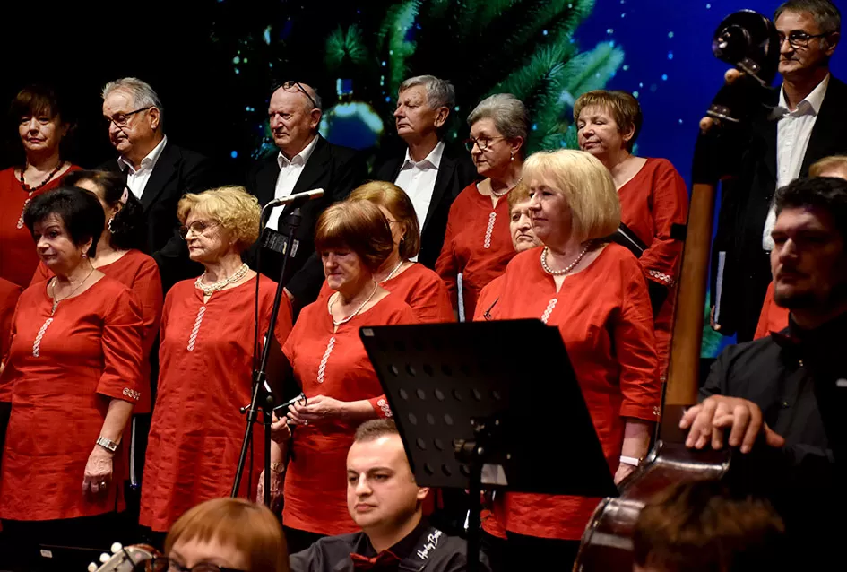 Od Lisinskog do Južne Koreje: ʼVila Velebitaʼ i ʼSinovi Ataraʼ priredili nezaboravnu adventsku večer