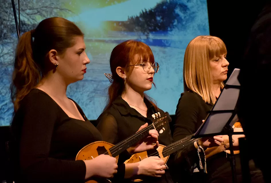 Od Lisinskog do Južne Koreje: ʼVila Velebitaʼ i ʼSinovi Ataraʼ priredili nezaboravnu adventsku večer